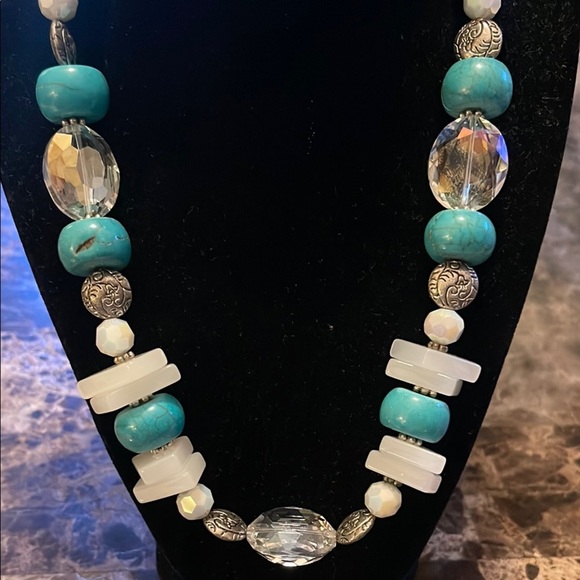 Elegant Turquoise and White Beaded Necklace - Picture 3 of 3